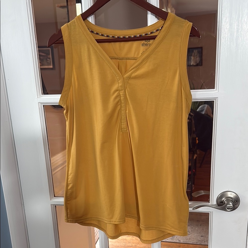 Yellow Sleeveless Sherpa brand shirt size Medium EUC